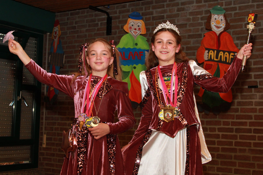 Stehen am Beginn einer ereignisreichen Session 2025/2026: „Till“ Lilli (l) und Kinderprinzessin Joeleen I. Foto: Gerd Simons